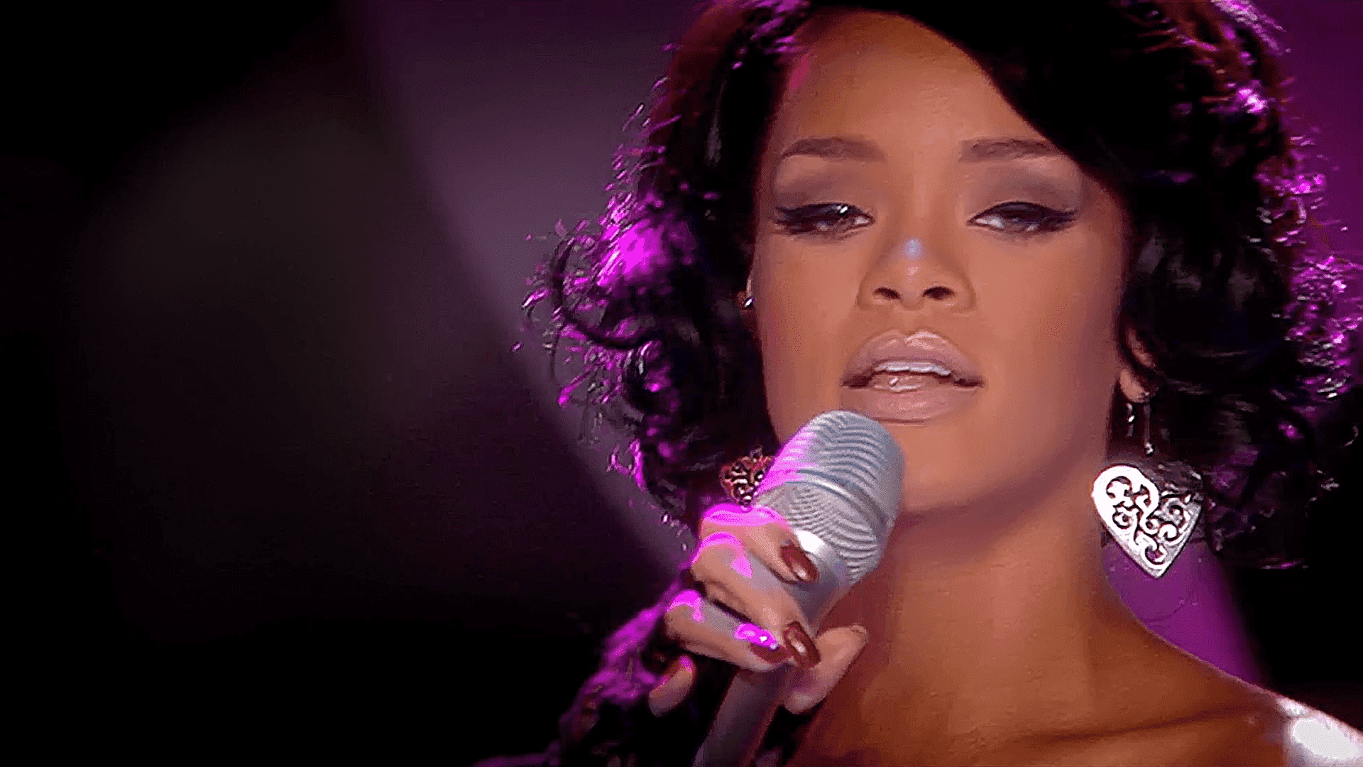Rihanna At The World Music Awards